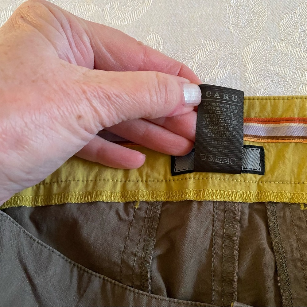 REI Woman’s Tan Cargo Shorts size 8 - Picture 5 of 8